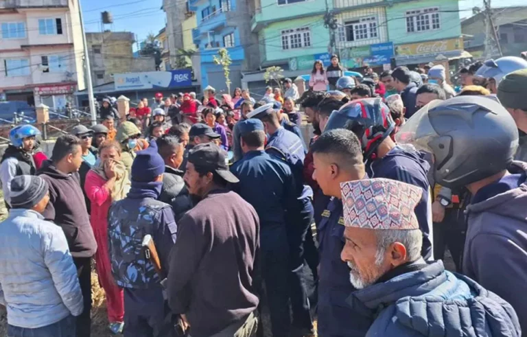 काठमाडौँको कागेश्वरी मनोहरामा आफ्नै शरीरमा पेट्रोल छर्केर आगो लगाएर घाइते भएकी कमला आचार्यको मृत्यु